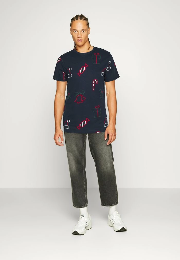 Jack & Jones JORCHRISTMAS TEE CREW NECK XMAS - Print T-shirt - Navy Blazer 2 Jack & Jones JORCHRISTMAS TEE CREW NECK XMAS - Print T-shirt - Navy Blazer - Image 2