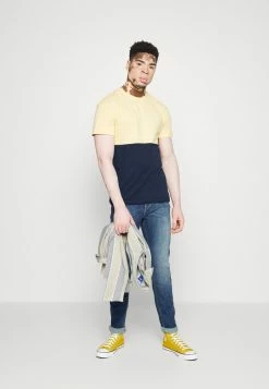 Jack & Jones JORCOPENHAGEN BLOCK TEE CREW NECK - Print T-shirt - Yellow 7 Jack & Jones JORCOPENHAGEN BLOCK TEE CREW NECK - Print T-shirt - Yellow -Jack & Jones Shop 090cda5a35a643248535f48f0a4d2e46