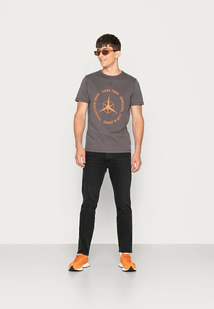 Jack & Jones JCOCLASSIC WAFFLE GRAPHIC TEE - Print T-shirt - Asphalt 2 Jack & Jones JCOCLASSIC WAFFLE GRAPHIC TEE - Print T-shirt - Asphalt - Image 2