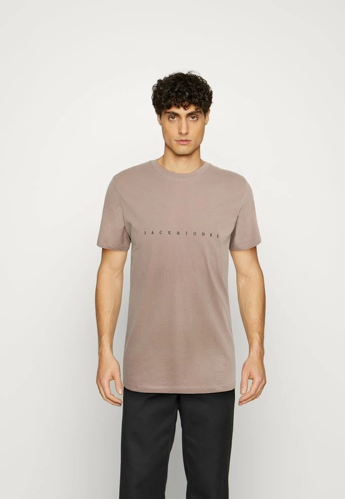 Jack & Jones JJFONT TEE 3 PACK - Print T-shirt - Fungi 1 Jack & Jones JJFONT TEE 3 PACK - Print T-shirt - Fungi