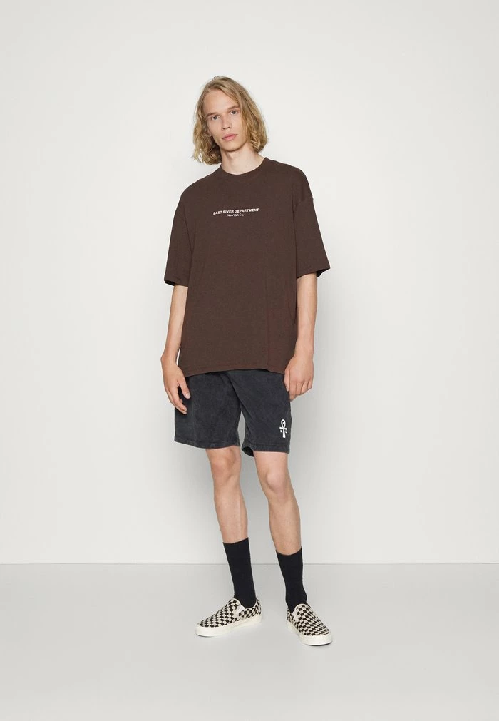 Jack & Jones JORTIEDYE TEE CREW NECK UNISEX - Print T-shirt - Seal Brown 2 Jack & Jones JORTIEDYE TEE CREW NECK UNISEX - Print T-shirt - Seal Brown - Image 2