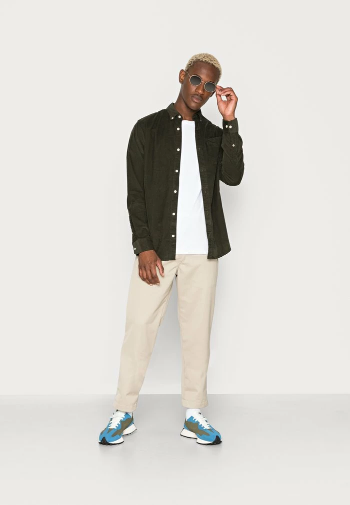 Jack & Jones JJECLASSIC CORDUROY SHIRT - Shirt - Olive 2 Jack & Jones JJECLASSIC CORDUROY SHIRT - Shirt - Olive - Image 2