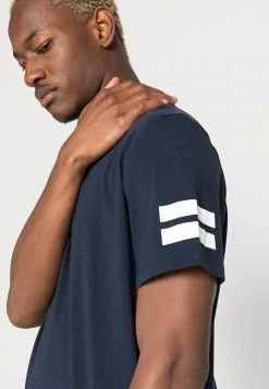 Jack & Jones JCOBORO CREW NECK SLIM FIT - Print T-shirt - Navy Blazer 9 Jack & Jones JCOBORO CREW NECK SLIM FIT - Print T-shirt - Navy Blazer -Jack & Jones Shop 2d07bec56fd042e49b300e69766e4ffd