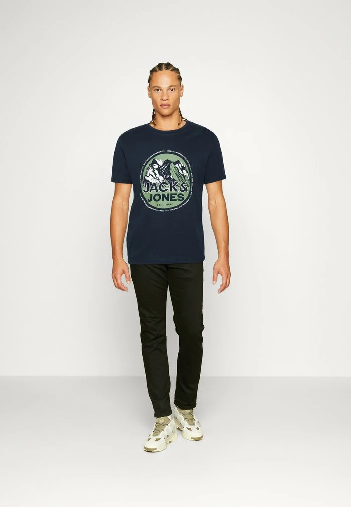 Jack & Jones JCOBOOSTER TEE CREW NECK - Print T-shirt - Navy Blazer 2 Jack & Jones JCOBOOSTER TEE CREW NECK - Print T-shirt - Navy Blazer - Image 2