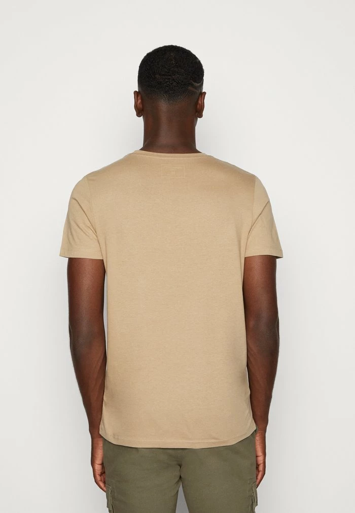Jack & Jones JCOTOM TEE CREWNECK UNISEX - Print T-shirt - Dune 3 Jack & Jones JCOTOM TEE CREWNECK UNISEX - Print T-shirt - Dune - Image 3