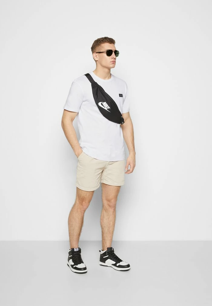 Jack & Jones JCOCLASSIC WAFFLE BADGE TEE SS NOOS - Basic T-shirt - White 2 Jack & Jones JCOCLASSIC WAFFLE BADGE TEE SS NOOS - Basic T-shirt - White - Image 2