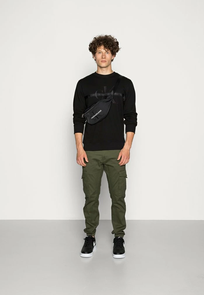 Jack & Jones JJIPAUL JJFLAKE - Cargo Trousers - Olive Night 2 Jack & Jones JJIPAUL JJFLAKE - Cargo Trousers - Olive Night - Image 2