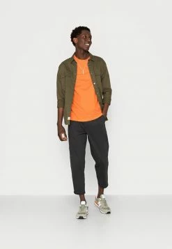 Alternative view of Jack & Jones DESERT TREK TEE CREW NECK - Print T-shirt - Mandarin Orange