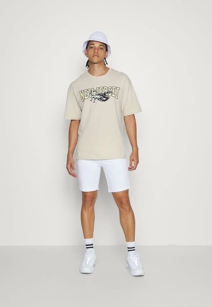 Jack & Jones JORDALLAS TEE CREW NECK UNISEX - Print T-shirt - Oatmeal 2 Jack & Jones JORDALLAS TEE CREW NECK UNISEX - Print T-shirt - Oatmeal - Image 2
