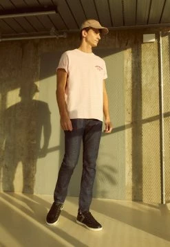 Jack & Jones JORCAPIO TEE CREW NECK UNISEX - Print T-shirt - Pink A Boo