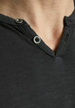 Jack & Jones JJESPLIT NECK TEE - Basic T-shirt - Black -Jack & Jones Shop 4c99433e3301449ba1cf27be1d92ee65