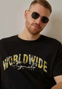 Jack & Jones JORBOOSTER TEE CREW NECK - Print T-shirt - Black -Jack & Jones Shop 4f1411a209344e05bda08ddccf315728