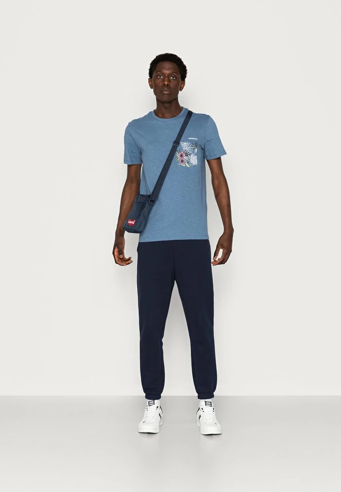 Jack & Jones JORVENICE POCKET TEE CREW NECK - Print T-shirt - Bluefin 2 Jack & Jones JORVENICE POCKET TEE CREW NECK - Print T-shirt - Bluefin - Image 2