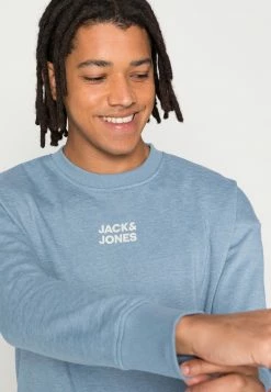 Jack & Jones JCOFILT CREW NECK - Sweatshirt - Faded Denim -Jack & Jones Shop 5a74f3a361114e4189eba9aa25aefda0