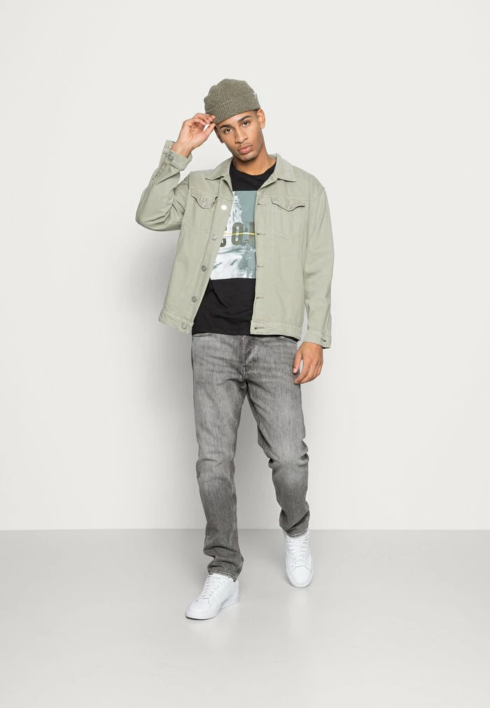 Jack & Jones JCOBOOSTER TEE CREW NECK - Print T-shirt - Black 2 Jack & Jones JCOBOOSTER TEE CREW NECK - Print T-shirt - Black - Image 2
