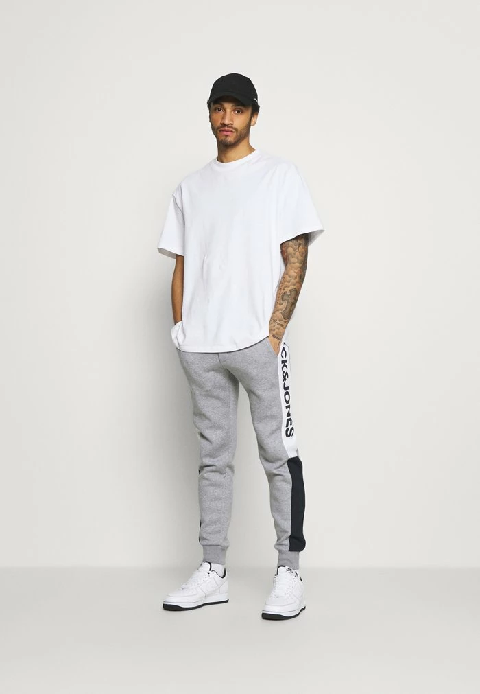 Jack & Jones JJIWILL LOGO JJBLOCKING P. VG NOOS - Tracksuit Bottoms - Light Grey Melange 2 Jack & Jones JJIWILL LOGO JJBLOCKING P. VG NOOS - Tracksuit Bottoms - Light Grey Melange - Image 2