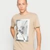 Jack & Jones JJBILLBOARDTEE - Print T-shirt - Crockery