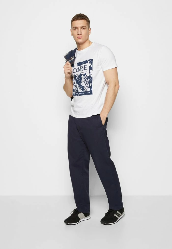 Jack & Jones JCOBOOSTER TEE CREW NECK - Print T-shirt - White 2 Jack & Jones JCOBOOSTER TEE CREW NECK - Print T-shirt - White - Image 2