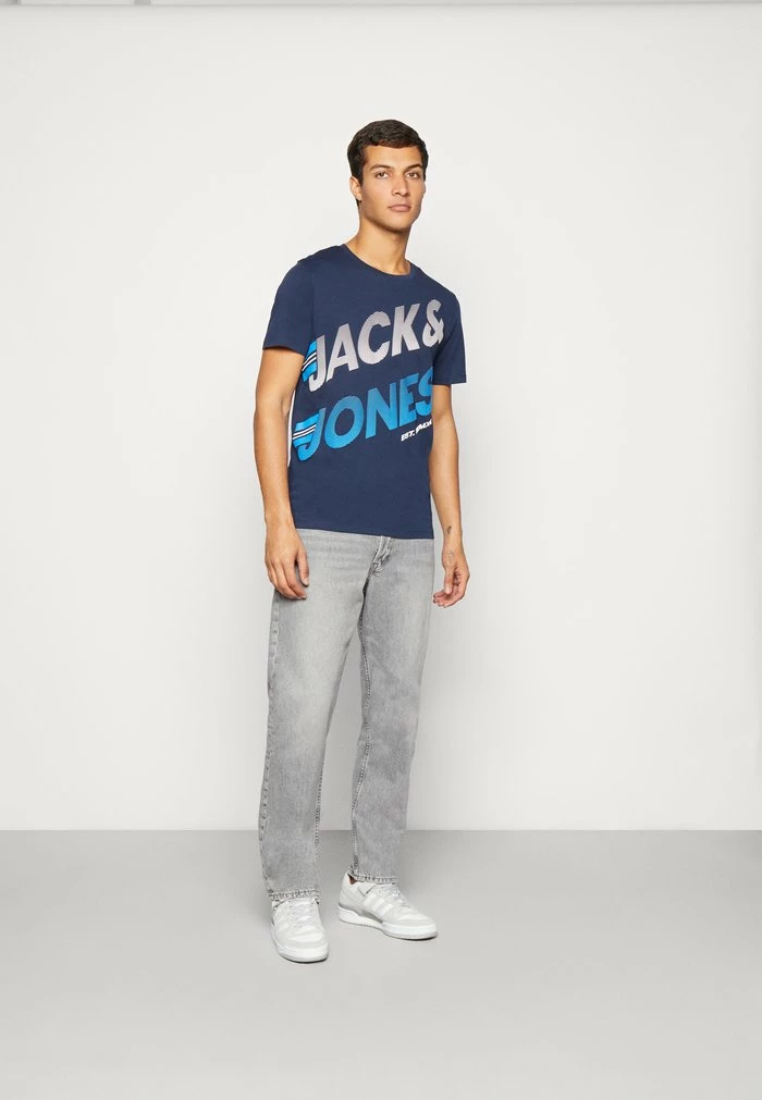 Jack & Jones JJFORMATION TEE CREW NECK - Print T-shirt - Navy Blazer 2 Jack & Jones JJFORMATION TEE CREW NECK - Print T-shirt - Navy Blazer - Image 2