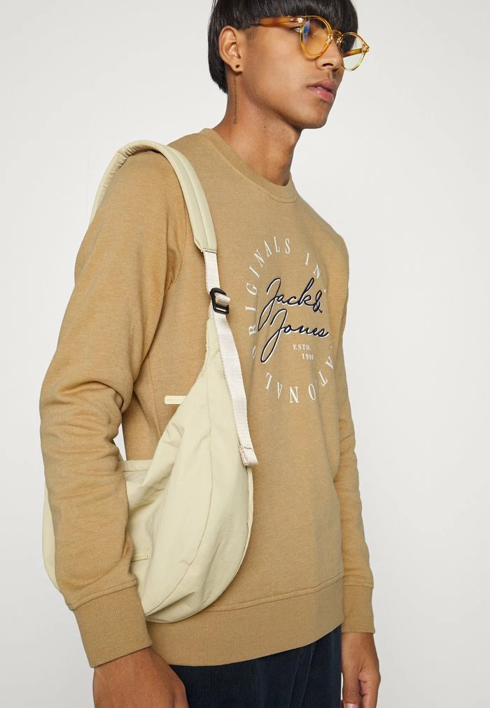 Jack & Jones JORWILLOW CREW NECK - Sweatshirt - Tigers Eye 4 Jack & Jones JORWILLOW CREW NECK - Sweatshirt - Tigers Eye - Image 4