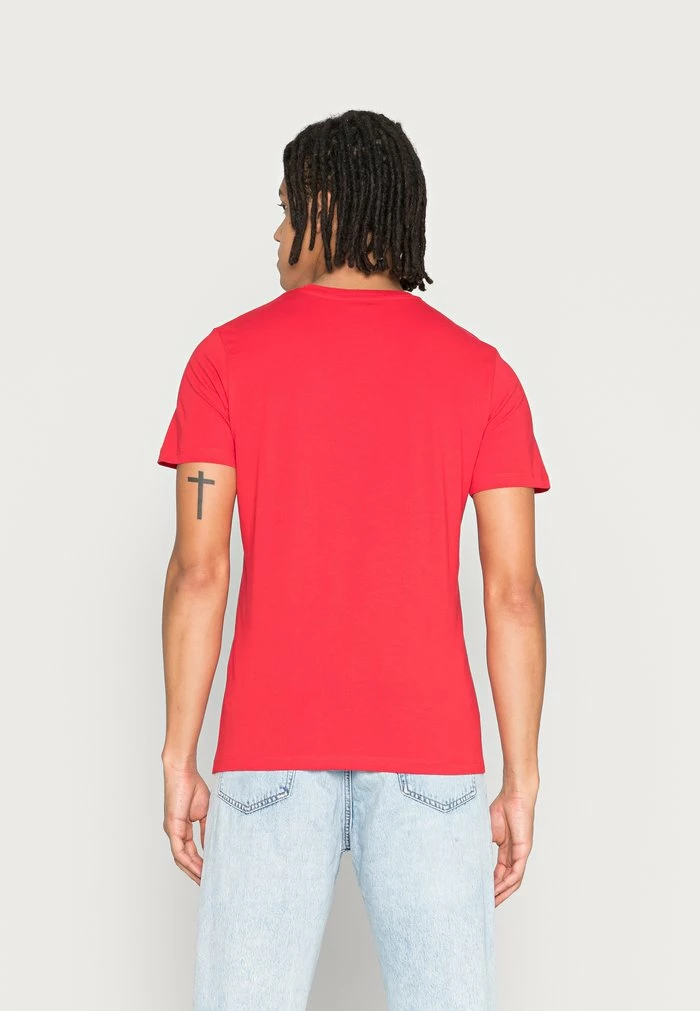Jack & Jones JJCEMB TEE CREW NECK - Print T-shirt - True Red 3 Jack & Jones JJCEMB TEE CREW NECK - Print T-shirt - True Red - Image 3