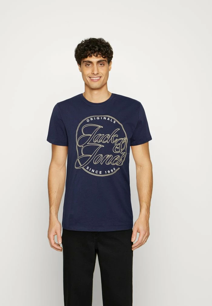 Jack & Jones JORTRUCE TEE CREW NECK - Print T-shirt - Navy Blazer 1 Jack & Jones JORTRUCE TEE CREW NECK - Print T-shirt - Navy Blazer