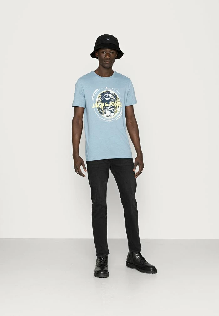 Jack & Jones JCOFILT TEE CREW NECK - Print T-shirt - Faded Denim 2 Jack & Jones JCOFILT TEE CREW NECK - Print T-shirt - Faded Denim - Image 2