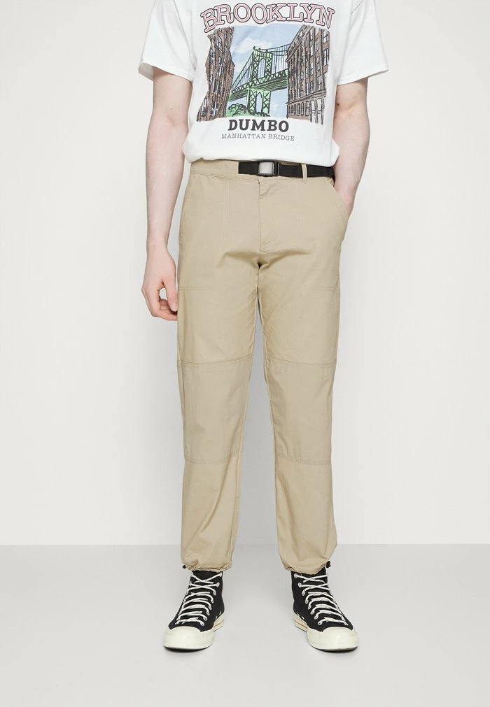 Jack & Jones JJIKANE CHANDLER WORKER CROCKERY - Trousers - Crockery 1 Jack & Jones JJIKANE CHANDLER WORKER CROCKERY - Trousers - Crockery