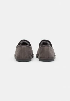 Jack & Jones JFWPETE HOMESLIPPER - Slippers - Castlerock 8 Jack & Jones JFWPETE HOMESLIPPER - Slippers - Castlerock -Jack & Jones Shop 8b6529ef37ee45f9bdbdcee86f5a3f35
