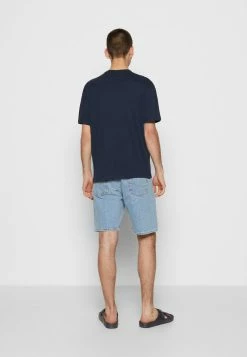 Jack & Jones JCOCLASSIC WAFFLE BADGE TEE SS NOOS - Basic T-shirt - Navy -Jack & Jones Shop 94071e5bdee1410f83fd9e6522da6289