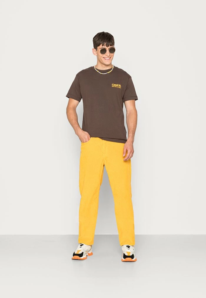 Jack & Jones JORRIVERSIDE BACK TEE CREW NECK UNISEX - Print T-shirt - Seal Brown 2 Jack & Jones JORRIVERSIDE BACK TEE CREW NECK UNISEX - Print T-shirt - Seal Brown - Image 2