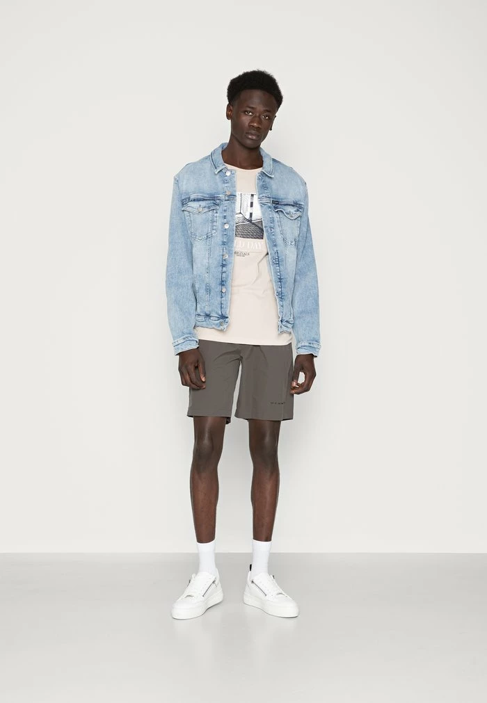 Jack & Jones JORBOOSTER TEE CREW NECK UNISEX - Print T-shirt - Moonbeam 2 Jack & Jones JORBOOSTER TEE CREW NECK UNISEX - Print T-shirt - Moonbeam - Image 2
