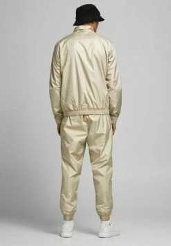 Jack & Jones Training Jacket - Crockery 9 Jack & Jones Training Jacket - Crockery -Jack & Jones Shop 9aa4fa4b1ba44f24b5abf7fe90128e9d