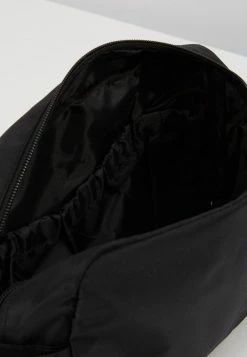 Jack & Jones JACZACK TOILETRY BAG - Wash Bag - Black 11 Jack & Jones JACZACK TOILETRY BAG - Wash Bag - Black -Jack & Jones Shop a76e7ccb73774a6083426b0604bf223e