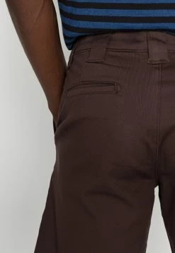 Jack & Jones PABLO CHINO - Shorts - Seal Brown -Jack & Jones Shop a8104f1ed788410ba9c6aa975ea4fa62