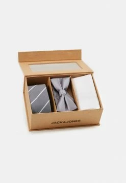 Jack & Jones JACNECKTIE GIFT BOX SET - Pocket Square - Glacier Gray -Jack & Jones Shop a918e228481d46fd94972a20d567a895