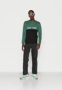 Jack & Jones JORCORPS BLOCKING CREW - Sweatshirt - Trekking Green -Jack & Jones Shop ab89d9025b8c4343ac1d763281beeea5