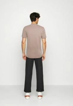 Jack & Jones JJFONT TEE 3 PACK - Print T-shirt - Fungi 9 Jack & Jones JJFONT TEE 3 PACK - Print T-shirt - Fungi -Jack & Jones Shop bc034e36b68a436a8417df8013408697