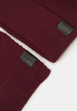 Jack & Jones JACJOLLY GIFTBOX SET - Scarf - Bordeaux -Jack & Jones Shop c46e44a4136e4939a4a9224dd36a737f