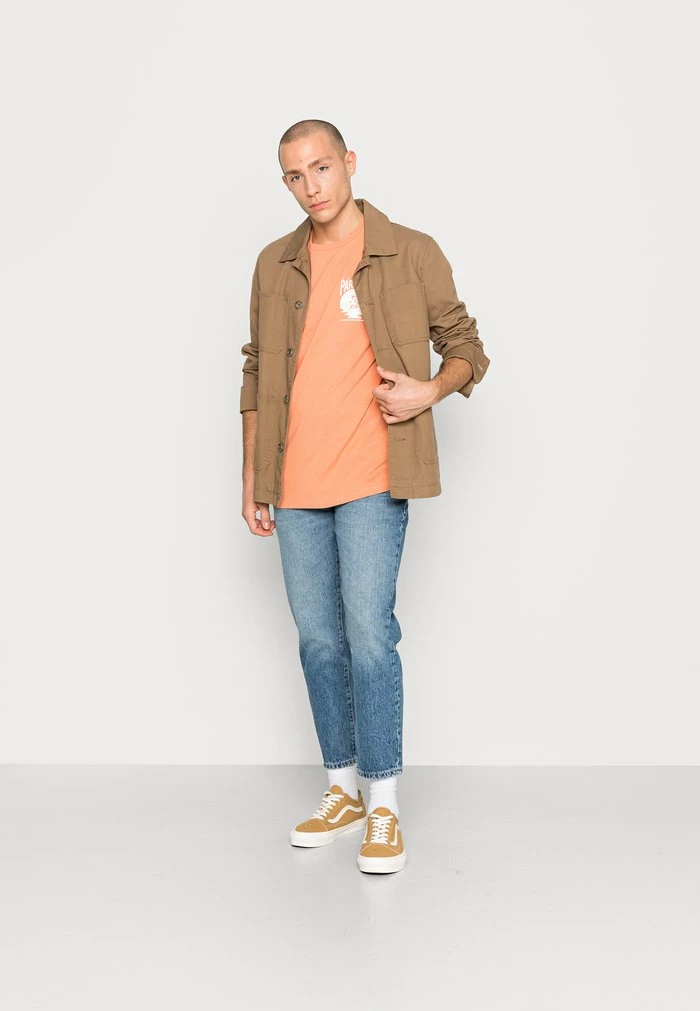 Jack & Jones JJCHILLER - Print T-shirt - Shell Coral 2 Jack & Jones JJCHILLER - Print T-shirt - Shell Coral - Image 2