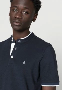 Jack & Jones JJEPAULOS - Basic T-shirt - Dunkelblau 9 Jack & Jones JJEPAULOS - Basic T-shirt - Dunkelblau -Jack & Jones Shop c7966e13ecff4d218ef649cd3c9beee5