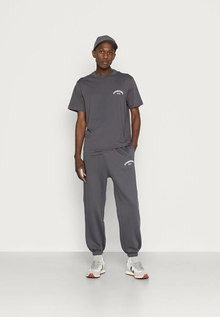 Jack & Jones JORTURBO TEE CREW NECK UNISEX - Print T-shirt - Asphalt 2 Jack & Jones JORTURBO TEE CREW NECK UNISEX - Print T-shirt - Asphalt - Image 2