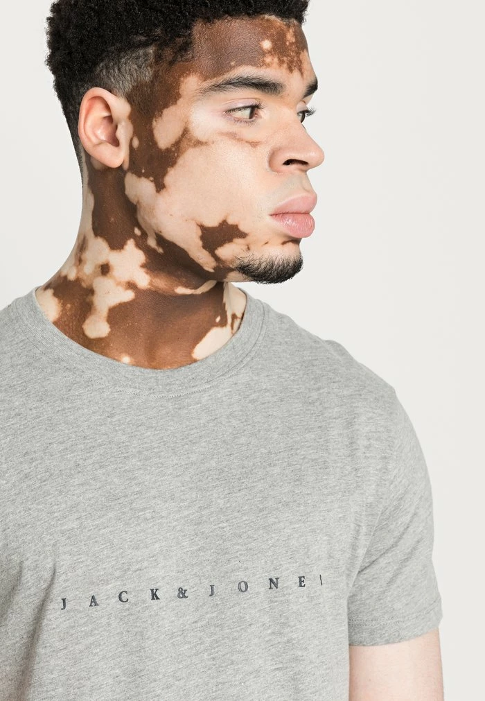 Jack & Jones JJFONT - Print T-shirt - Light Grey Melange 5 Jack & Jones JJFONT - Print T-shirt - Light Grey Melange - Image 5