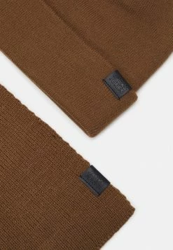 Jack & Jones JACJOLLY GIFTBOX SET - Scarf - Rubber -Jack & Jones Shop d6d796b3875f40af95a07e13653948de