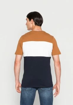 Jack & Jones JJELOGO BLOCKING TEE - Print T-shirt - Rubber 7 Jack & Jones JJELOGO BLOCKING TEE - Print T-shirt - Rubber -Jack & Jones Shop d6f0959d042445eb9b0ae7f868b00019