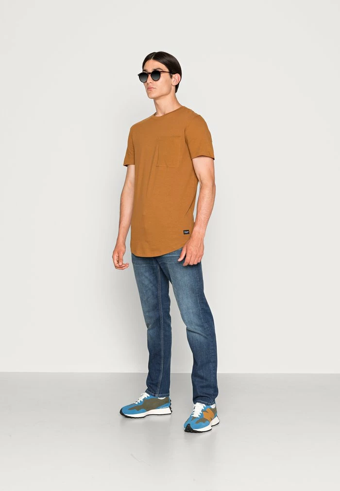 Jack & Jones JJENOA POCKET TEE CREW NECK - Basic T-shirt - Rubber 2 Jack & Jones JJENOA POCKET TEE CREW NECK - Basic T-shirt - Rubber - Image 2