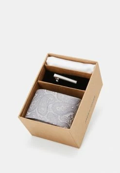 Jack & Jones JACRICK GIFT BOX SET - Pocket Square - Monument -Jack & Jones Shop d967b1a969044ac3b6405bc4d82d18ac