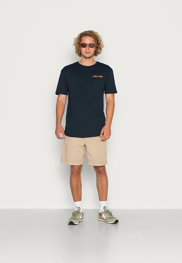 Jack & Jones JJHEIGHT TEE CREW NECK - Print T-shirt - Navy 2 Jack & Jones JJHEIGHT TEE CREW NECK - Print T-shirt - Navy - Image 2