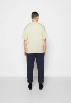 Jack & Jones JORTENNESSEE TEE CREW NECK - Print T-shirt - Birch 10 Jack & Jones JORTENNESSEE TEE CREW NECK - Print T-shirt - Birch -Jack & Jones Shop dd1fa1955b5c4fb9973f24d44a16e4f4