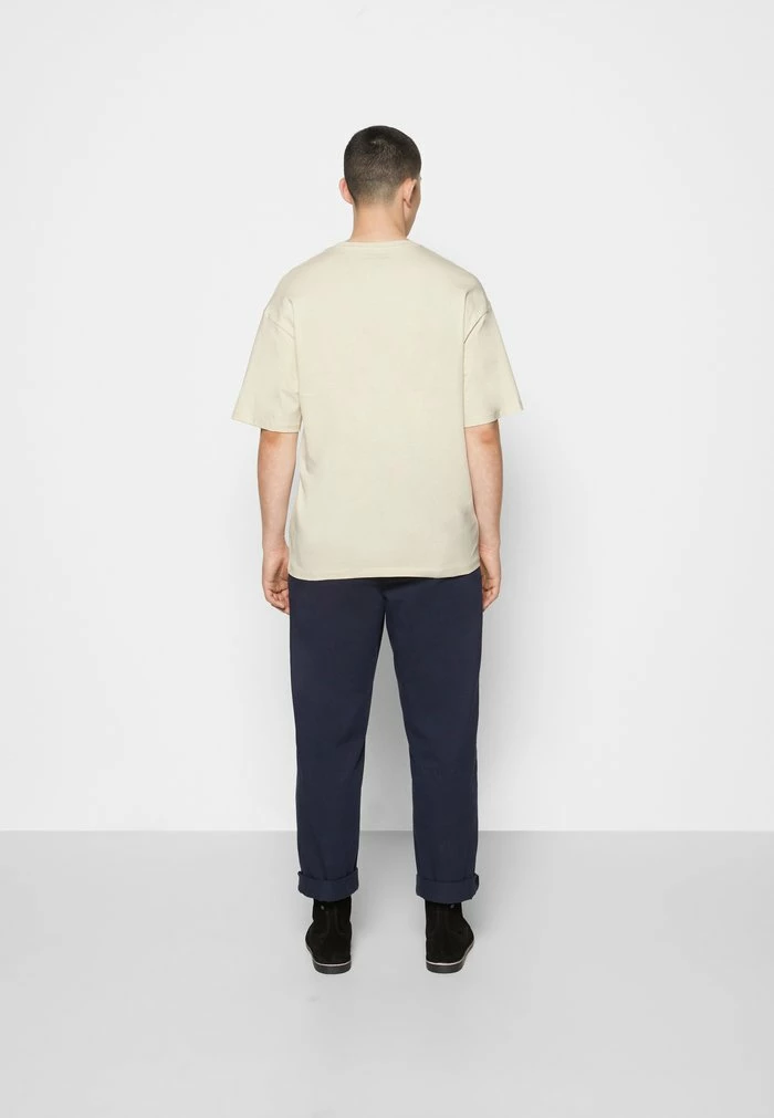 Jack & Jones JORTENNESSEE TEE CREW NECK - Print T-shirt - Birch 4 Jack & Jones JORTENNESSEE TEE CREW NECK - Print T-shirt - Birch - Image 4